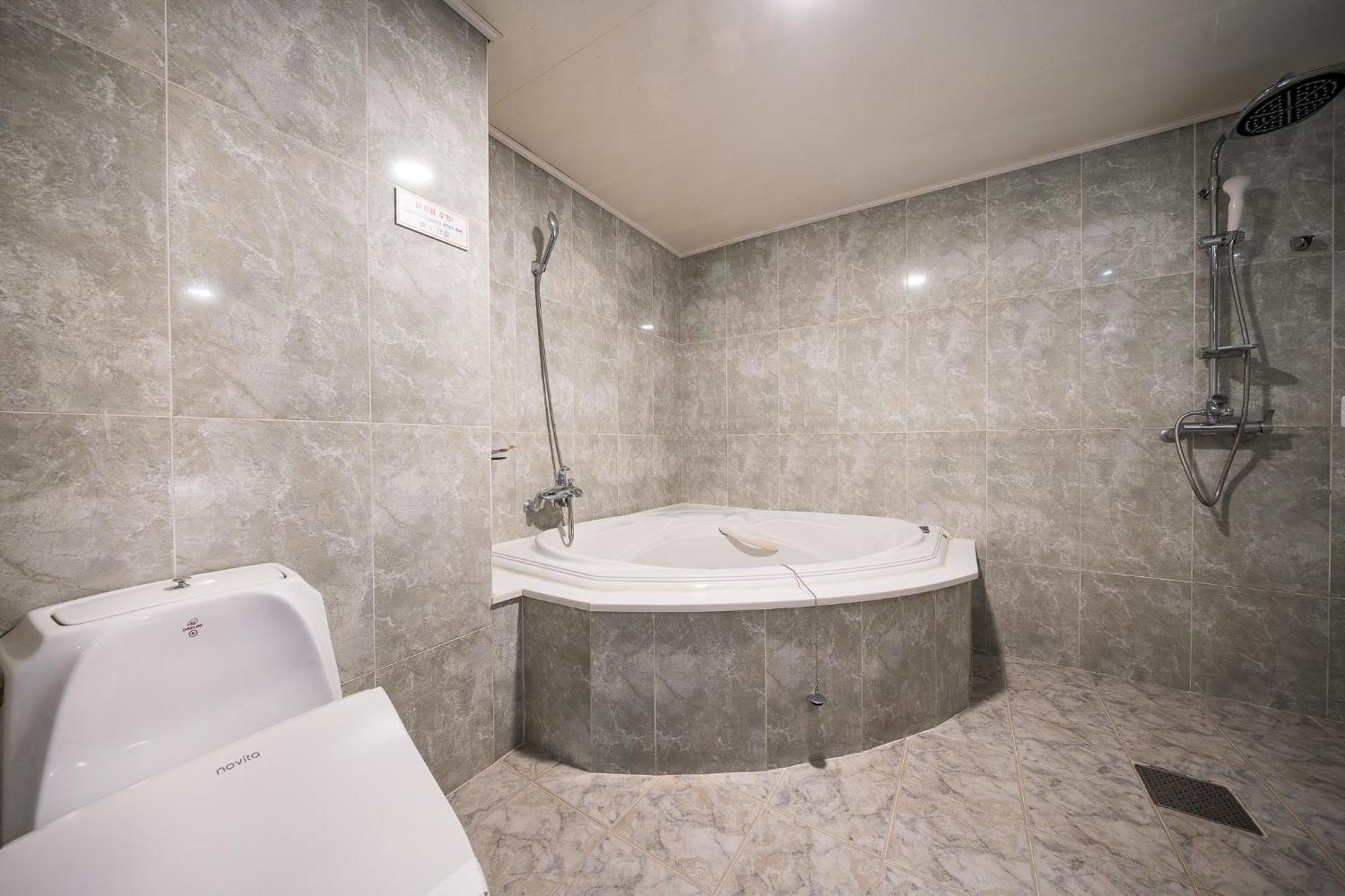 Symphony Hotel Сувон Екстер'єр фото