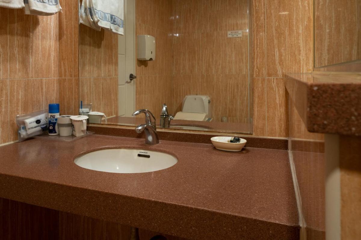 Symphony Hotel Сувон Екстер'єр фото